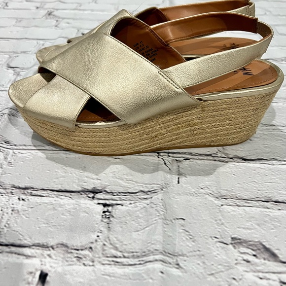 COPY - Metallic gold two strap sandals. - Picture 2 of 7